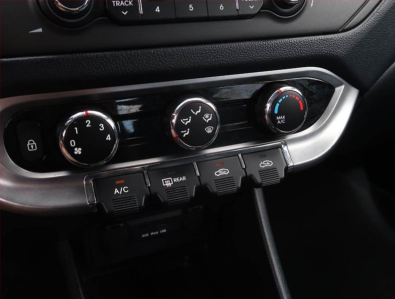 Kia Rio (2012) 1.25 CVVT, Park. senzory - fotka 15 z 17
