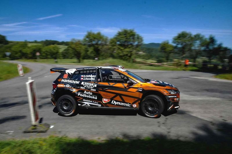 V rámci přípravy na víkendový 53. ročník Barum Czech Rally Zlín absolvovala třicítka pilotů úterní test na trati Ludkovice - Biskupice.