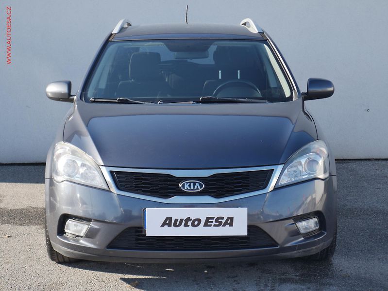 Kia Ceed (2010) 1.4CVVT, ČR, AC, park.asist - fotka 2 z 17