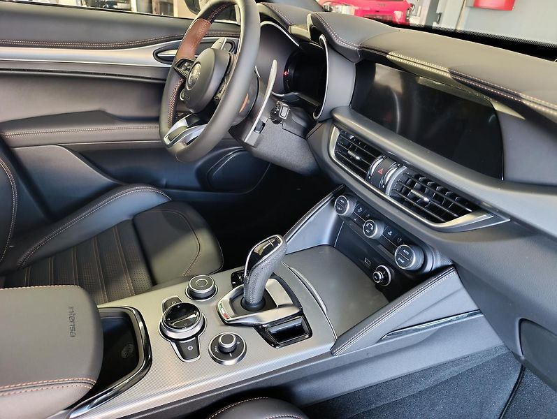 Alfa Romeo Stelvio Intensa 2,0Turbo 280k AWD - fotka 10 z 26