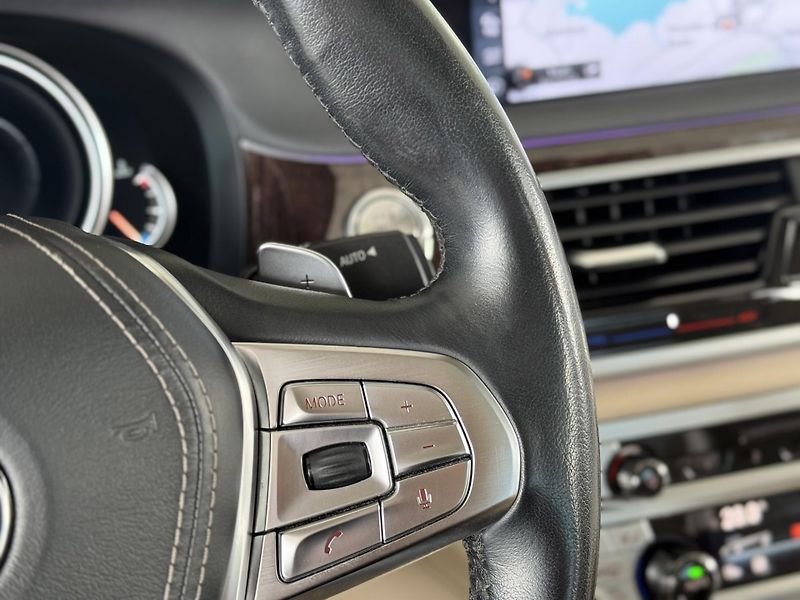 BMW Řada 7 730d xDrive*Laser*Dověry*Masáž - fotka 32 z 46