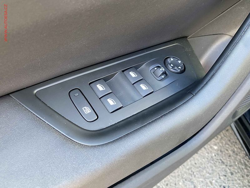 Peugeot 508 (2023) 1.5 HDi, Allure, AT, LED - fotka 13 z 17