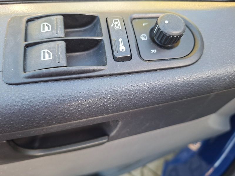 Volkswagen Transporter (2004) 1.9TDI 77kW -9.MÍST-T.Z.-KLIMA - fotka 16 z 31