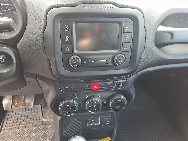 Jeep Renegade 1,4 i NOVÁ STK - fotka 12 z 15