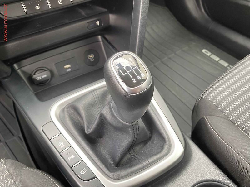 Kia Ceed (2023) 1.5 T-GDi SW, 1.maj,ČR, TOP - fotka 16 z 18