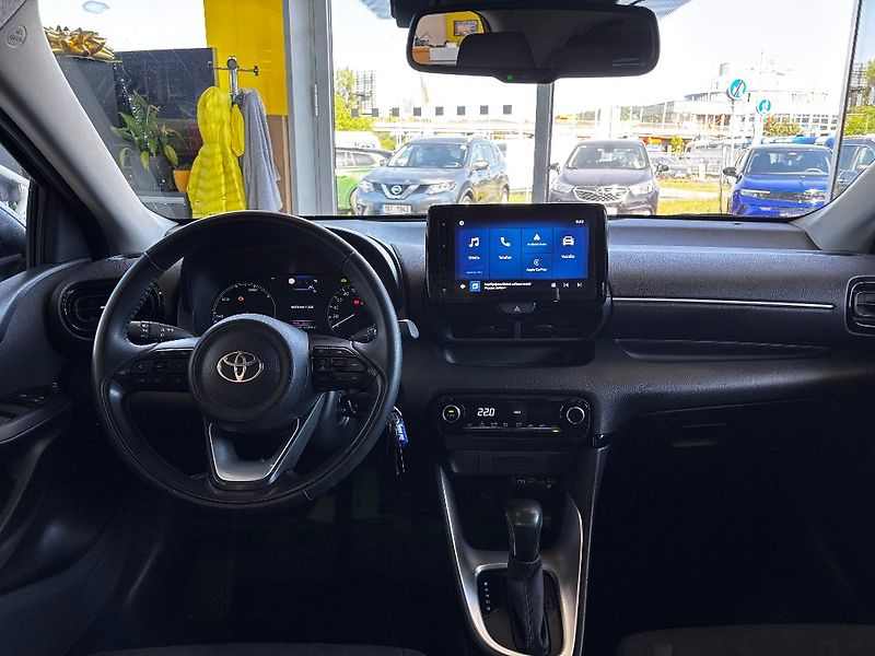 Toyota Yaris 1.5HEV 68kW REZERVACE - fotka 11 z 16