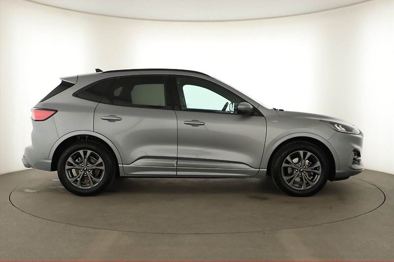 Ford Kuga (2022) ST-Line 1.5 EcoBoost - fotka 6 z 20