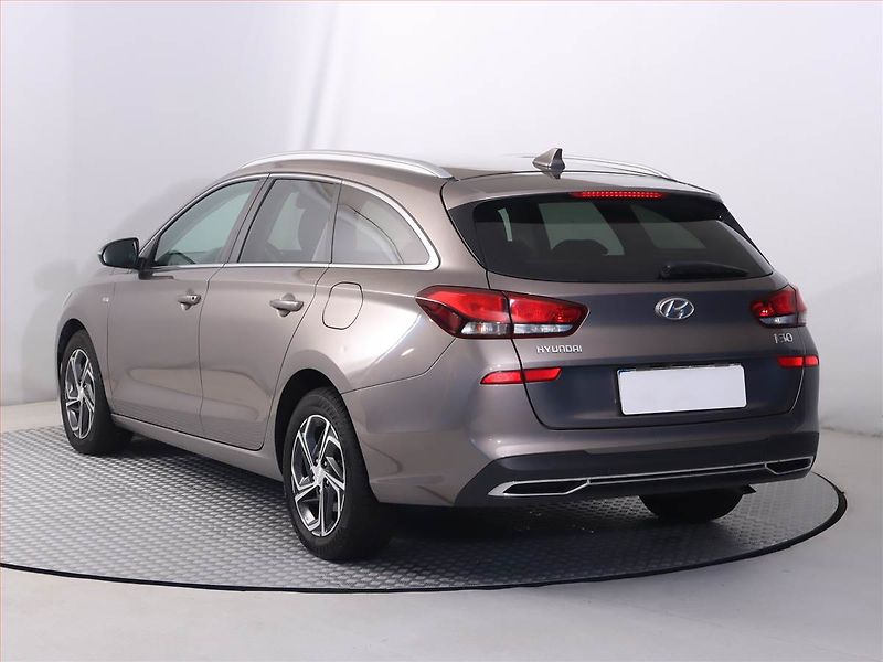 Hyundai i30 (2022) 1.5 T-GDI MHEV - fotka 4 z 19