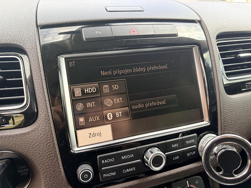 Volkswagen Touareg 3.0TDI V6 DSG 4x4 VZDUCH - fotka 42 z 56