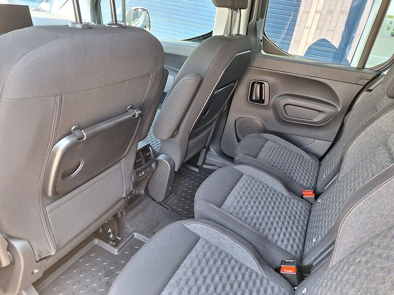 Peugeot Rifter (2026) LONG GT BHDi 130 EAT8 - fotka 12 z 19