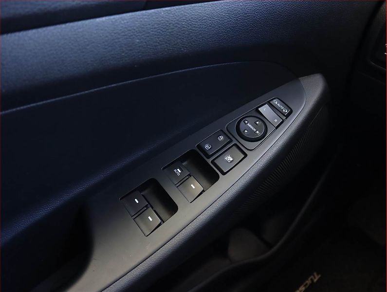 Hyundai Tucson (2016) 1.6 T-GDI, Navi, Bi-Xenony - fotka 17 z 18