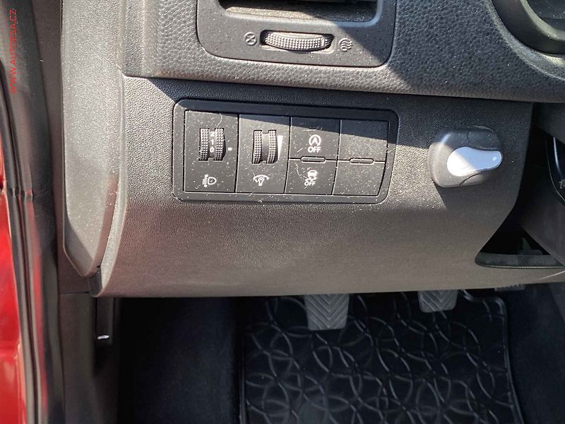 Hyundai ix20 (2019) 1.6CVVT, ČR, AC - fotka 13 z 16