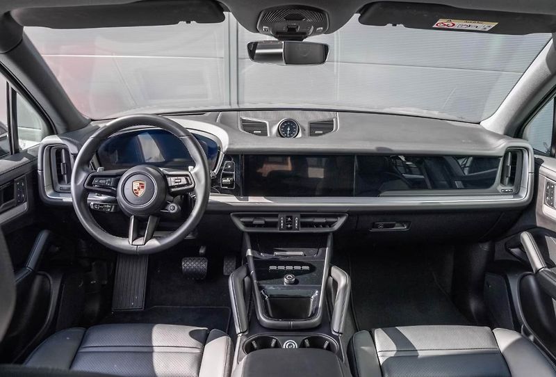 Porsche Cayenne E-Hybrid Pano BOSE PASM InnoDr - fotka 10 z 17