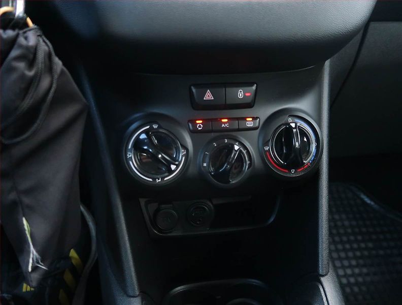 Peugeot 208 (2016) 1.2 PureTech, ČR,1.maj - fotka 17 z 18