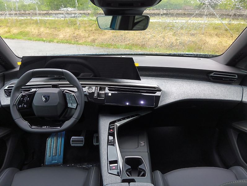 Peugeot 5008 (2026) GT Hybrid 145 e-DCS6 - fotka 9 z 20