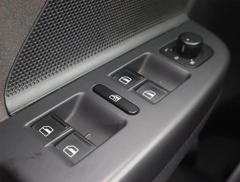 Volkswagen Golf (2008) 1.4 16V, nová STK, v provozu - fotka 14 z 15
