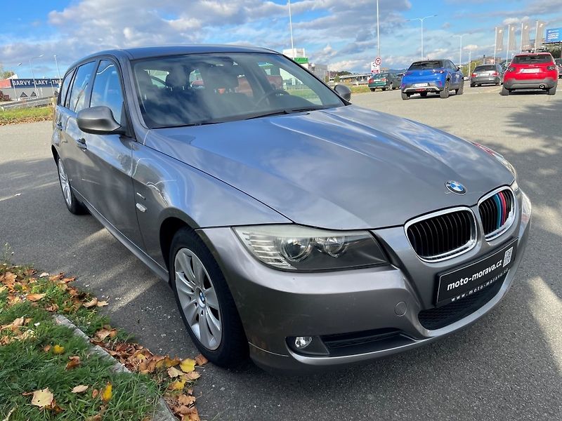 BMW Řada 3 320d Touring - fotka 7 z 30
