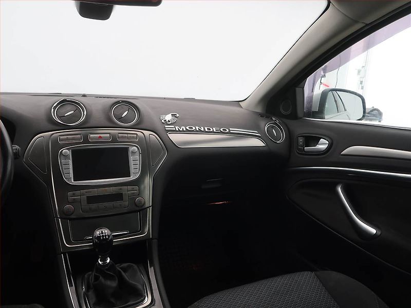 Ford Mondeo (2010) 2.0 TDCi, Klima, zamluveno - fotka 8 z 15