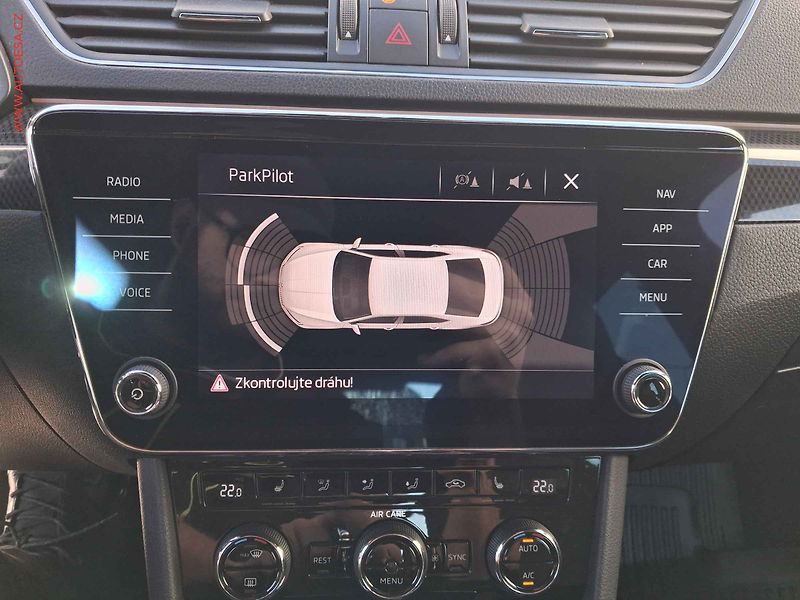 Škoda Superb (2017) 2.0 TSi, SportLine, DSG, +ALU - fotka 18 z 21