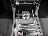 Jaguar XE 2,0 20t 147kW PURE 8AT - náhled 14