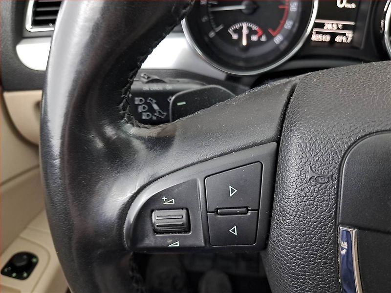 Škoda Superb (2011) 2.0 TDI, Automat, Navi - fotka 17 z 20