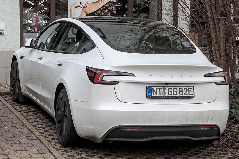 Tesla Model 3 používá automatické osušování brzdových kotoučů, jehož činnost řidič zpravidla nezaznamená.