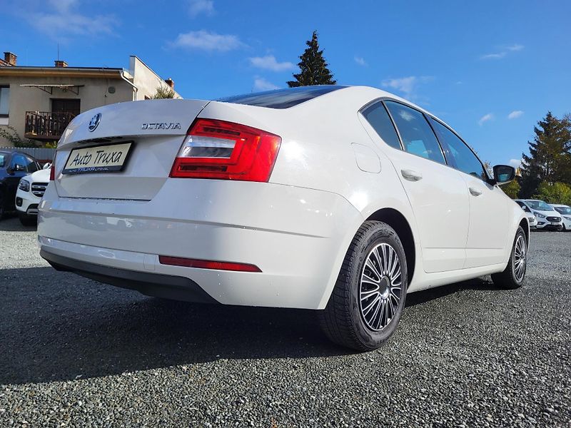 Škoda Octavia 2.0 TDi 110kW AMBITION - fotka 35 z 43