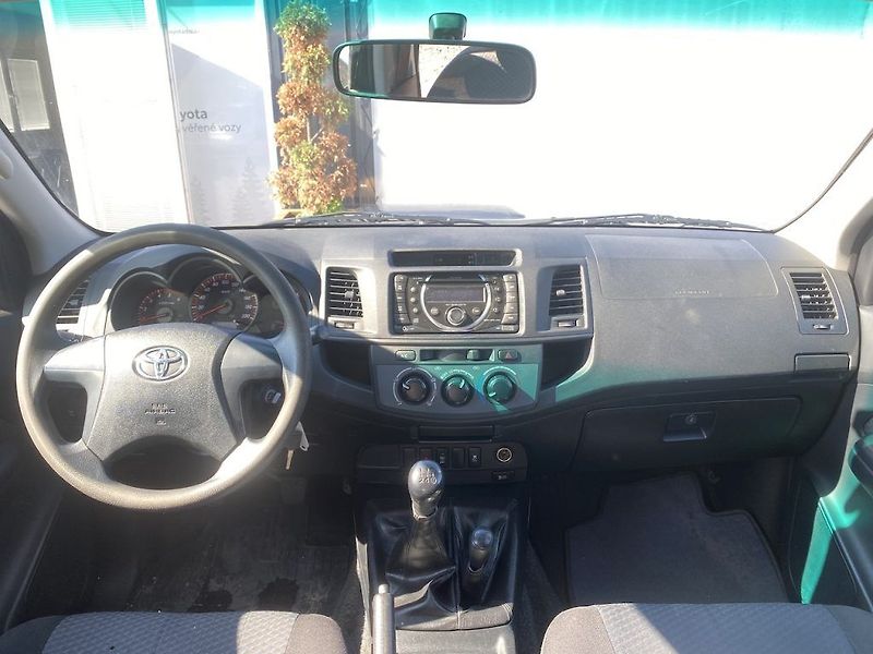 Toyota Hilux 2.5D, ČR, Terra, tažné - fotka 9 z 12