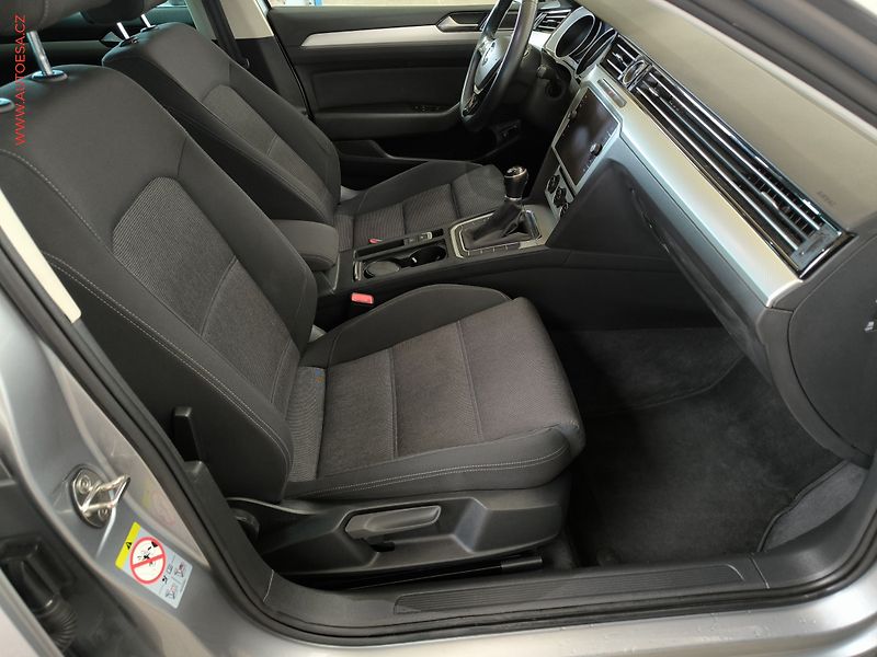 Volkswagen Passat (2019) 1.5 TSi, Comfortline, navi - fotka 12 z 17