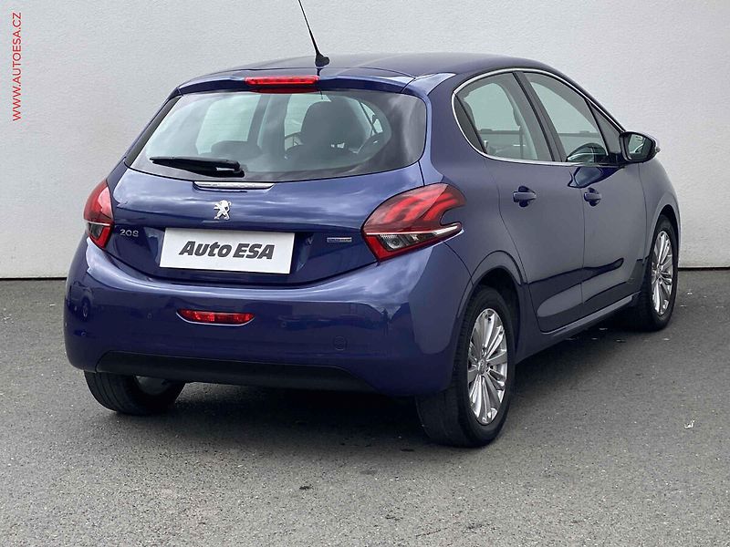Peugeot 208 (2017) 1.2 PT, Allure, navi - fotka 4 z 15