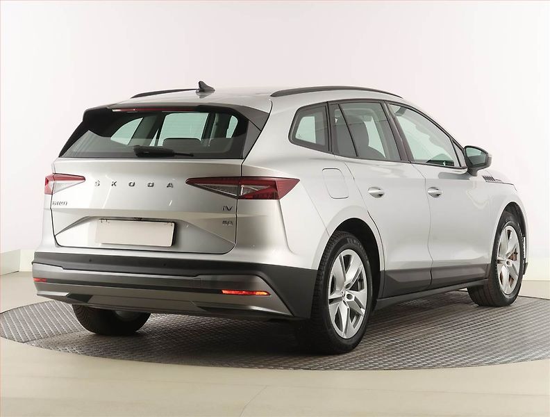 Škoda Enyaq (2023) 60 (62 kWh), SoH 92% - fotka 5 z 28