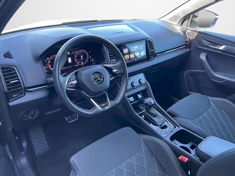 Škoda Karoq (2023) 1.5 TSI 110kW DSG Sportline Ex - fotka 5 z 35