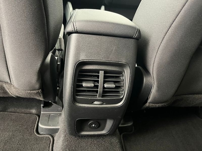 Ford Kuga 2.5 Duratec HEV 4x4 TITANIUM - fotka 34 z 56
