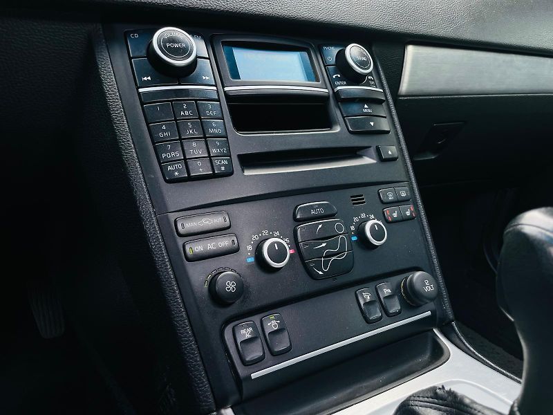 Volvo XC90 2.4 D5 4x4 AUT SERVISKA TAŽNÉ - fotka 40 z 49