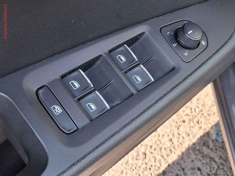 Seat Leon (2014) 1.8 TSi, FR, LED, panor, navi - fotka 11 z 18