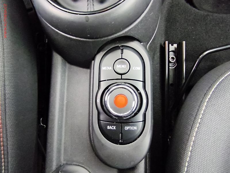 Mini Cooper (2018) 1.5i, 1.maj,ČR, AT, +kola - fotka 18 z 20