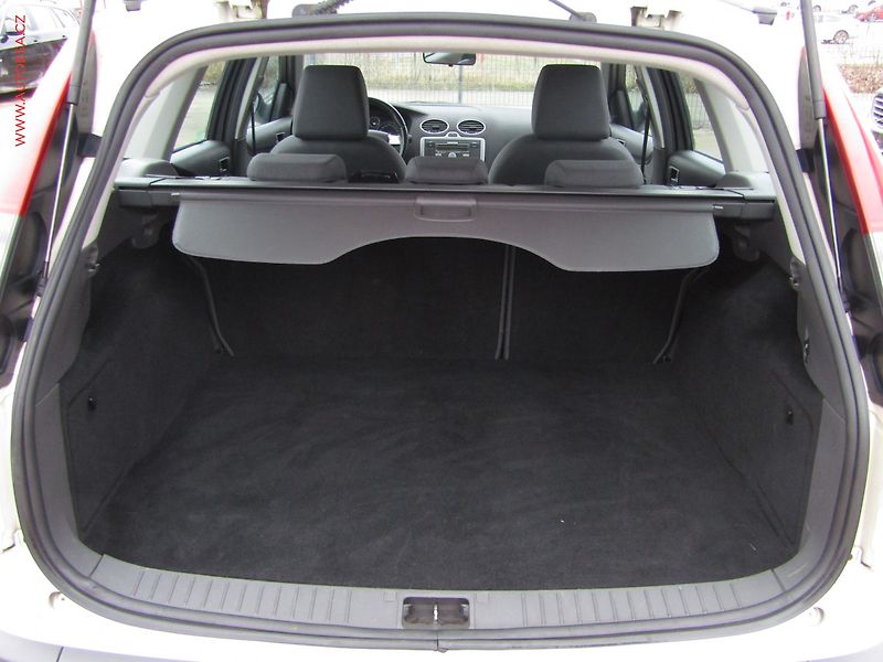 Ford Focus (2006) 1.6 TDCi, ČR, AC, temp - fotka 7 z 16