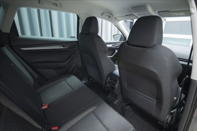 Škoda Karoq 2,0 TDI DSG 4x4 NAVI KAMERA ČR - fotka 10 z 40