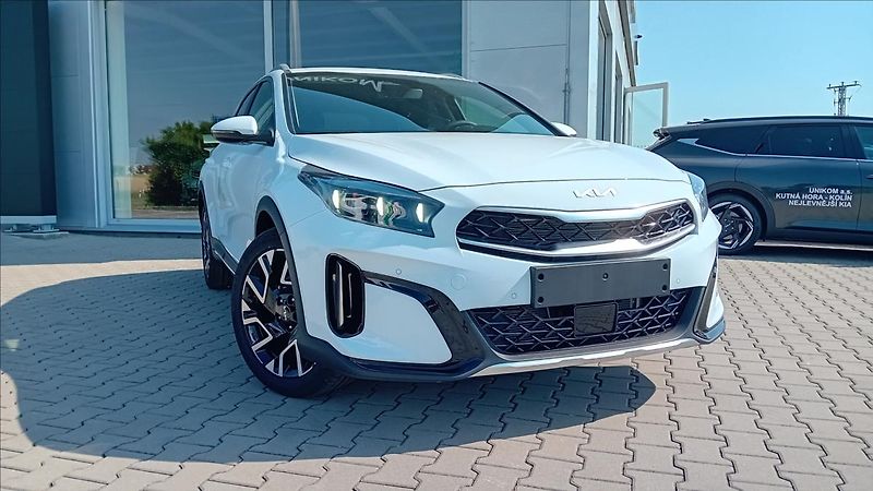 Kia XCeed 1,6 T-GDi 7DCT EXCLUSIVe - fotka 2 z 5