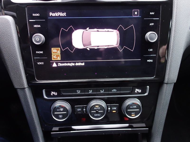 Volkswagen Golf (2019) 1.6TDI 85kW -ACC-VIRTUAL-DPH - fotka 15 z 34