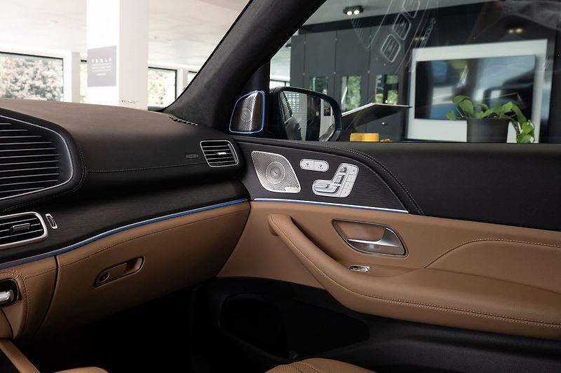 Mercedes-Benz GLS d 4MATIC E-active body control - fotka 15 z 24