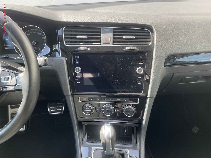 Volkswagen Golf (2017) 1.0 TSi, Sound, DSG, +kola - fotka 12 z 18