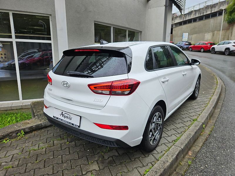 Hyundai i30 1.5i Family, serv.kn., 1.maj. - fotka 5 z 29