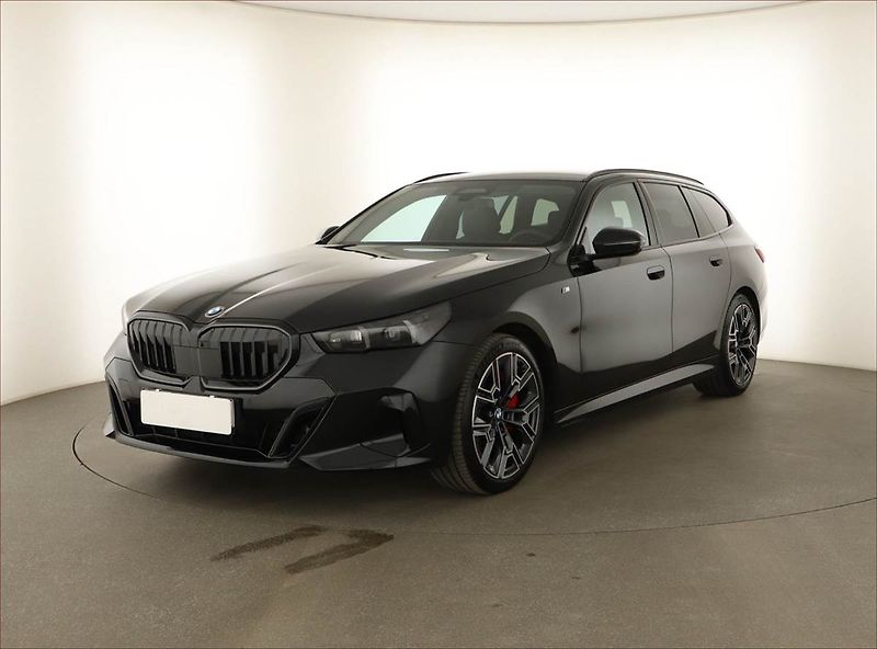 BMW Řada 5 (2025) 540d xDrive - fotka 2 z 22