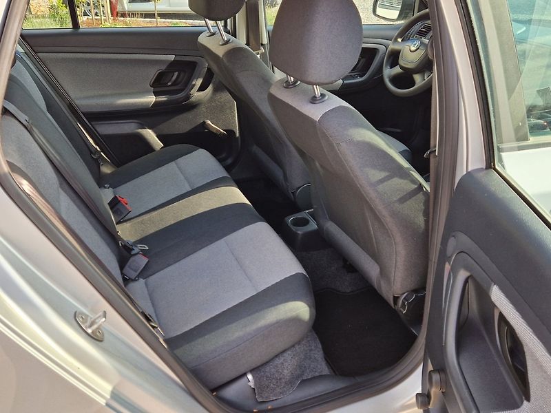 Škoda Fabia (2010) 1,6 TDI 55 Kw Klima - fotka 12 z 28