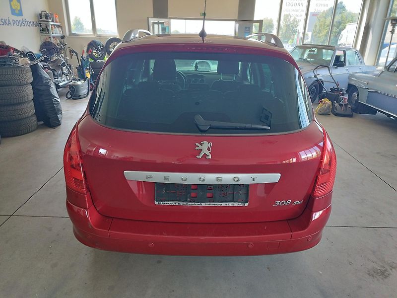 Peugeot 308 (2010) 1,6HDI,80KW,7MÍST,PANOR,SER.KN - fotka 7 z 31