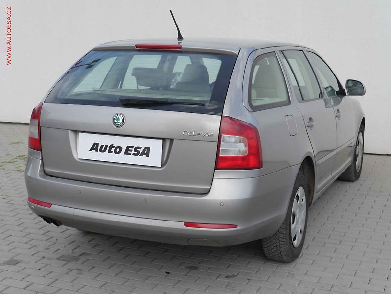 Škoda Octavia (2011) 2.0 TDI, ČR, AC - fotka 4 z 19