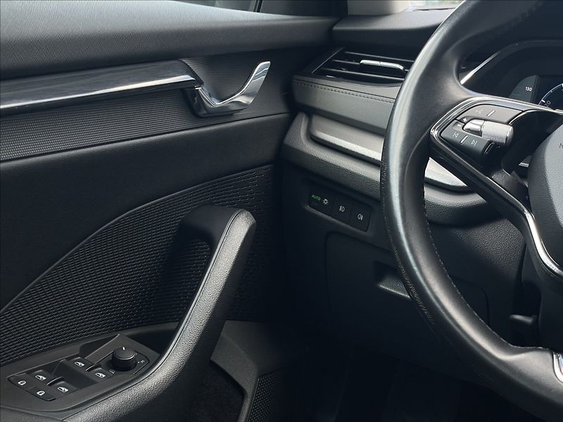 Škoda Octavia 2,0 TDI Combi Ambition Plus - fotka 15 z 23