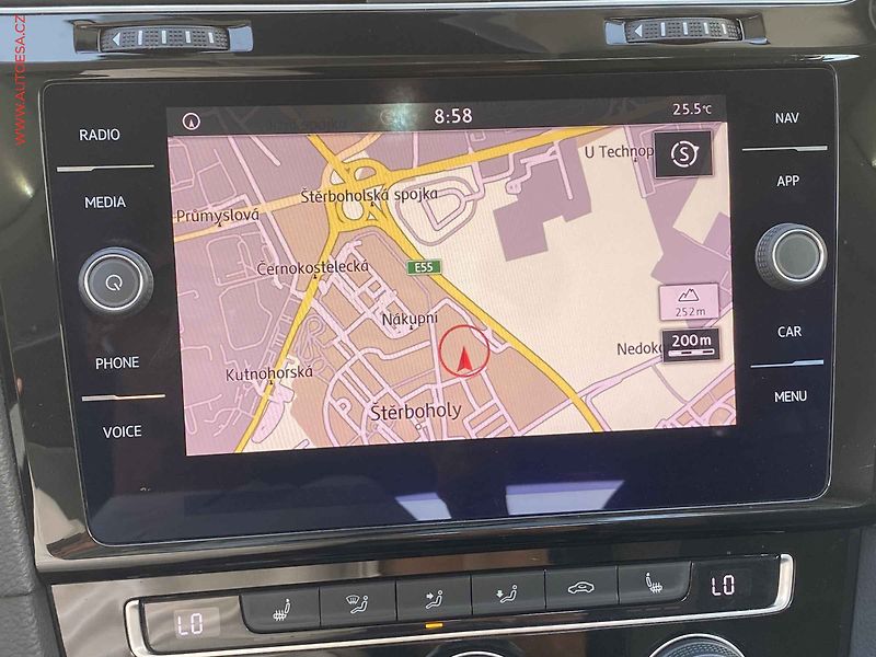 Volkswagen Golf (2017) 1.5TSi, Highline, LED, šíbr - fotka 15 z 15