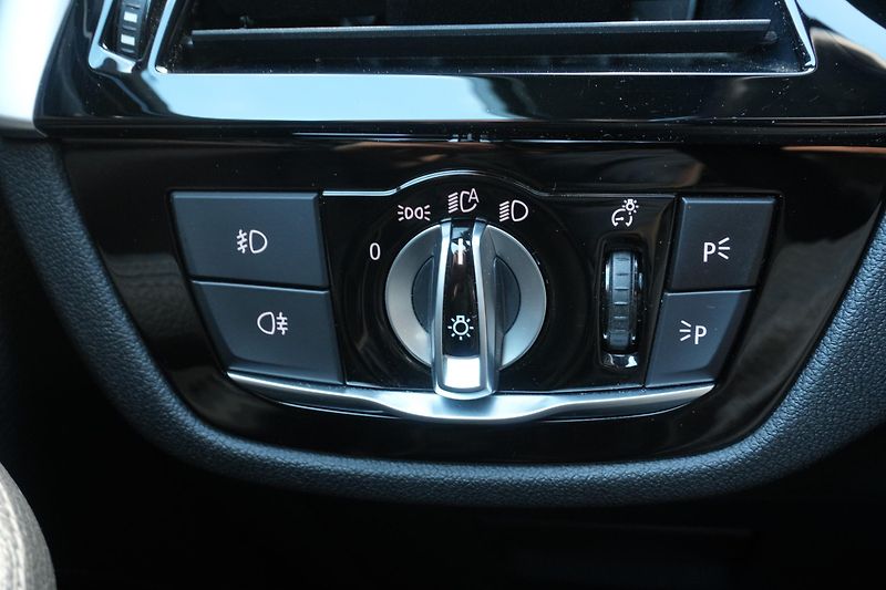 BMW Řada 5 530d xDrive, Kamera, ČR, Hi-Fi - fotka 32 z 40